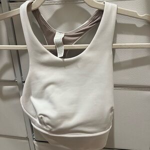 LULULEMON white sports bra worn twice size 4 good condition